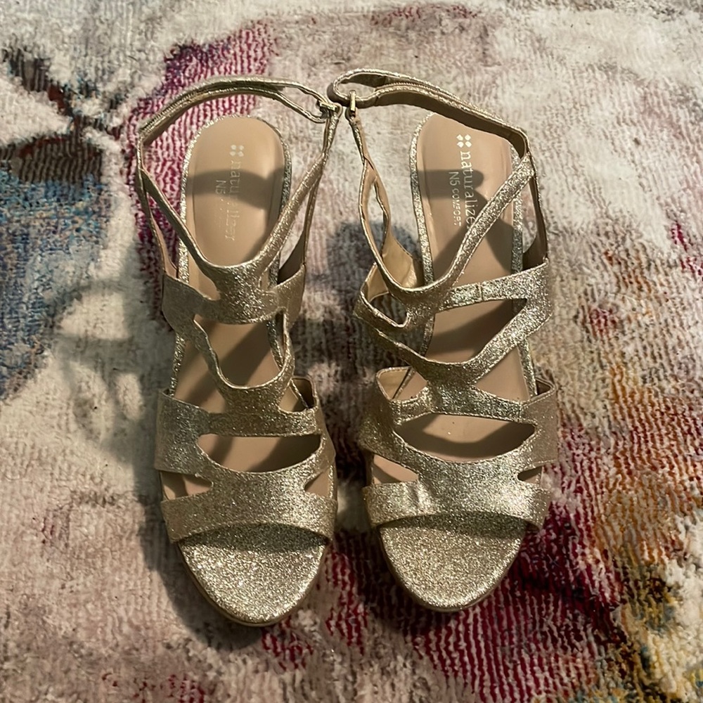 Naturalizer gold sparkle heels. Worn once to a semi formal! Size 9